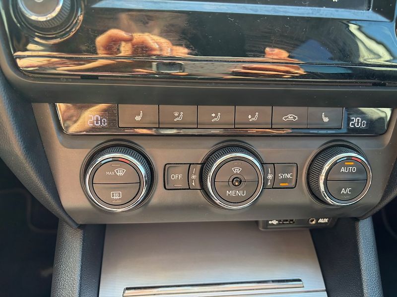 Škoda Octavia 2,0 110kW kombi - fotka 18 z 20