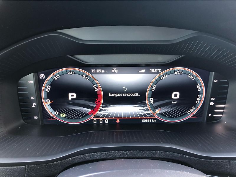 Škoda Karoq Sportline 1.5 TSI DSG - fotka 20 z 30