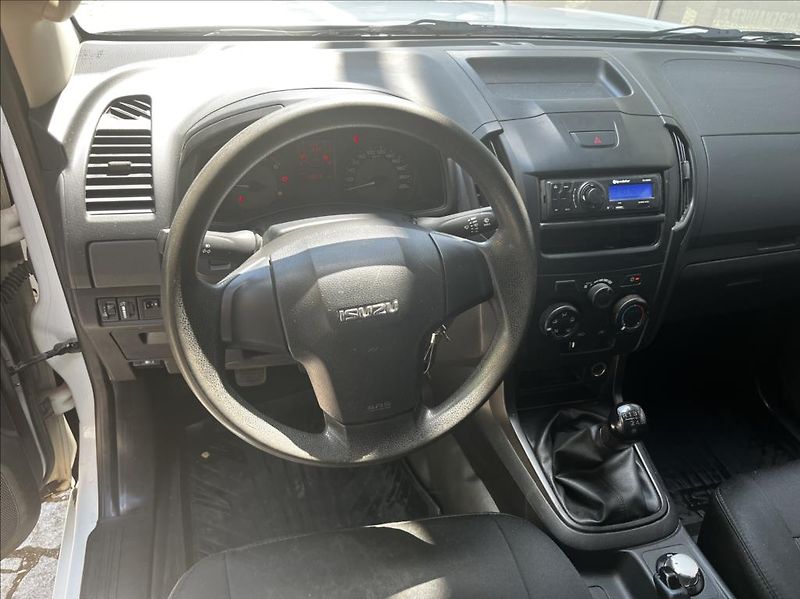 Isuzu D-Max 1,9 SC skříň  6 M/T L 4x4 - fotka 12 z 31