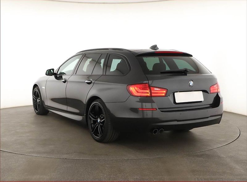 BMW Řada 5 (2012) 530d xDrive, 4X4, Automat - fotka 4 z 20