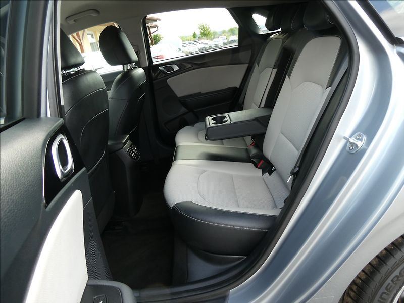 Kia Ceed 1,4 T-GDi 103kW EXCLUSIVE, ČR - fotka 24 z 42