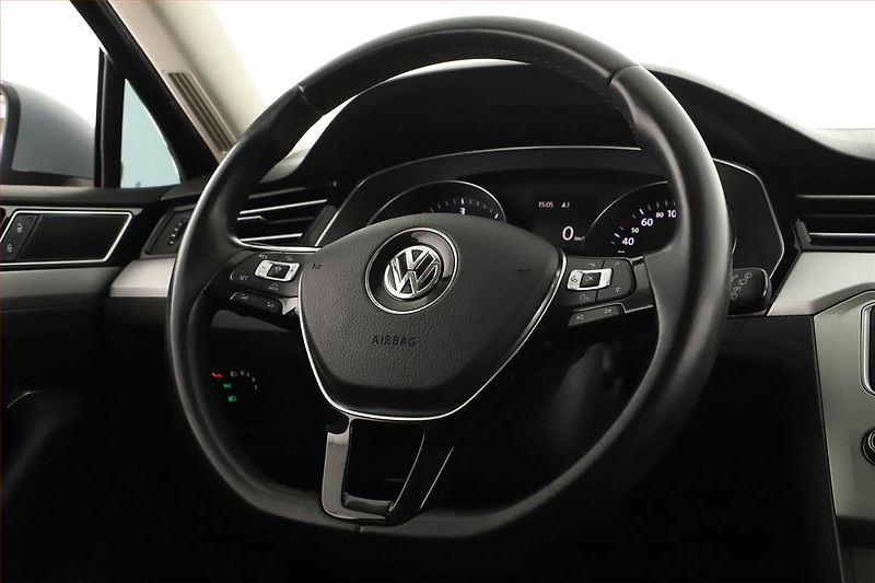 Volkswagen Passat (2015) 2.0 TDI, Navi, Tempomat - fotka 8 z 20