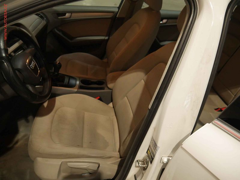 Audi A4 (2009) 2.0 TDi, 1.maj, AC, park - fotka 9 z 16