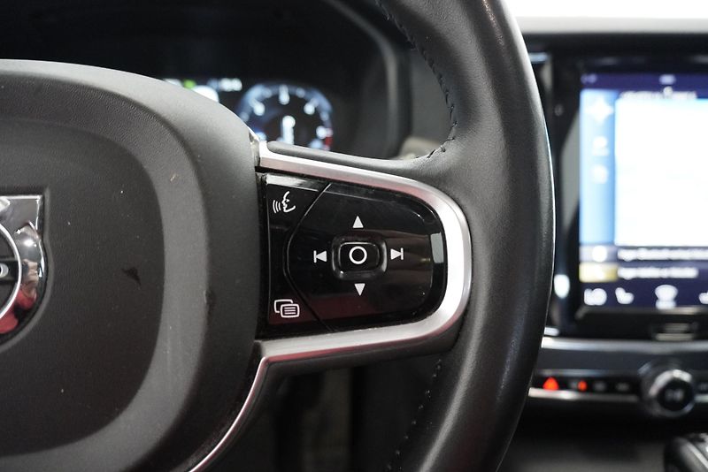 Volvo V60 CROSS COUNTRY  2,0 D4 AWD AUT. - fotka 18 z 29