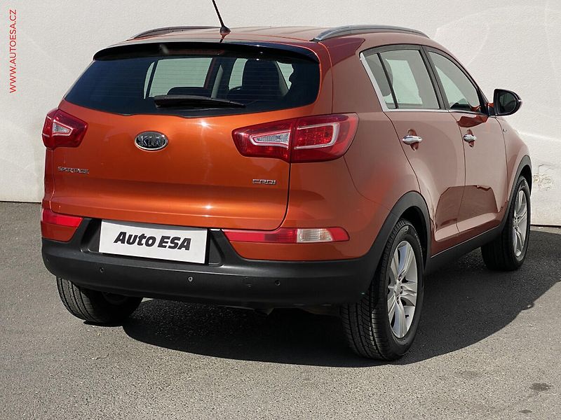 Kia Sportage (2010) 2.0CRDi AWD, Xenon, park - fotka 4 z 16
