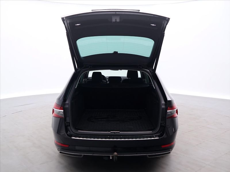 Škoda Superb 2.0 TDI 110kW Style DSG Tažné - fotka 9 z 32