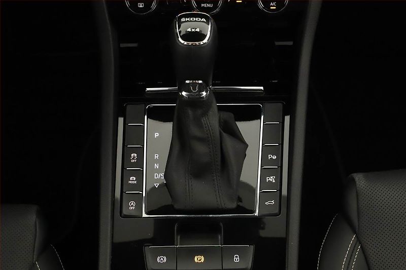 Škoda Superb (2023) Laurin&Klement 2.0 TDI - fotka 13 z 20