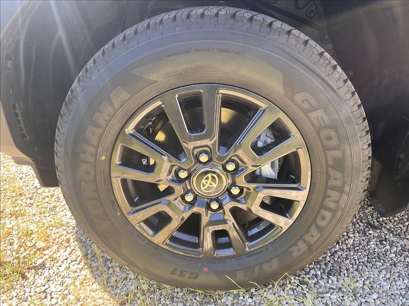 Toyota Land Cruiser 250 2,4i T 8AT Allrounder SE 7 - fotka 32 z 36