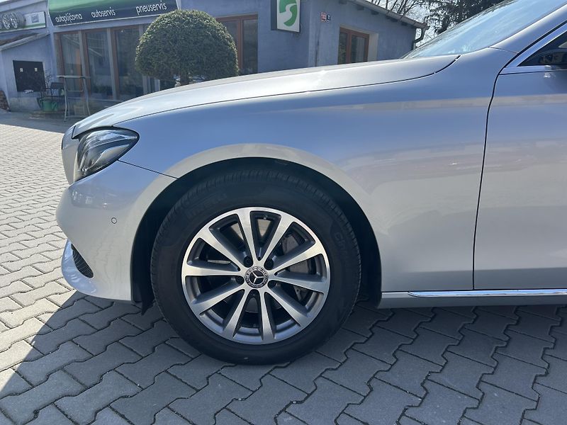 Mercedes-Benz Třídy E E 350d 190kW nové v ČR 58639km - fotka 17 z 61