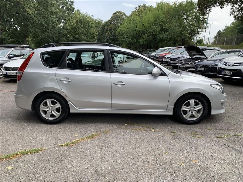 Hyundai i30 1,6 CRDI ČR - fotka 4 z 17