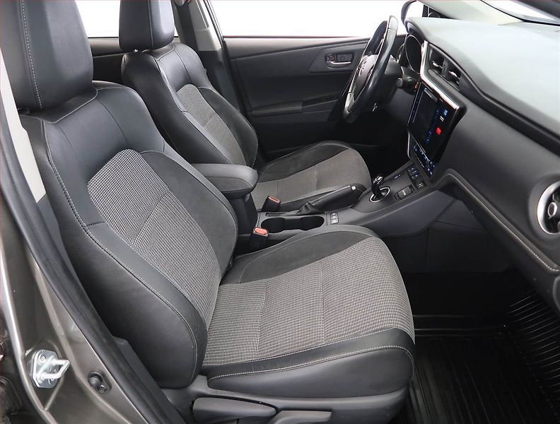 Toyota Auris (2018) Executive Hybrid, Automat, ČR - fotka 9 z 24
