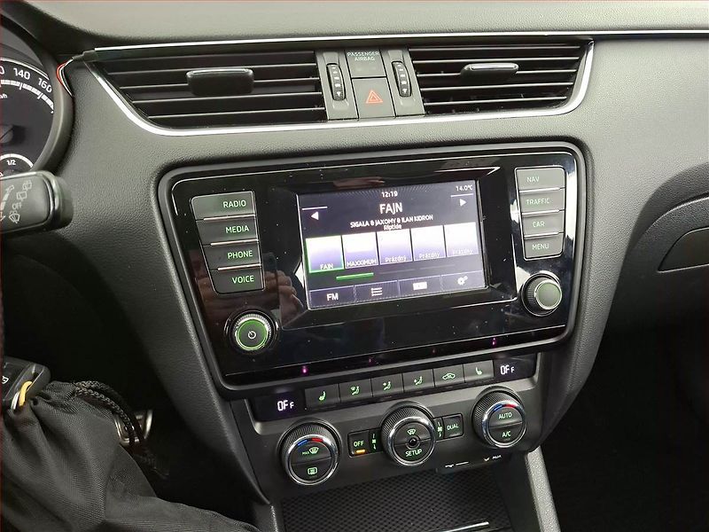 Škoda Octavia (2015) RS 2.0 TDI, Kůže, Bi-Xenony - fotka 12 z 18
