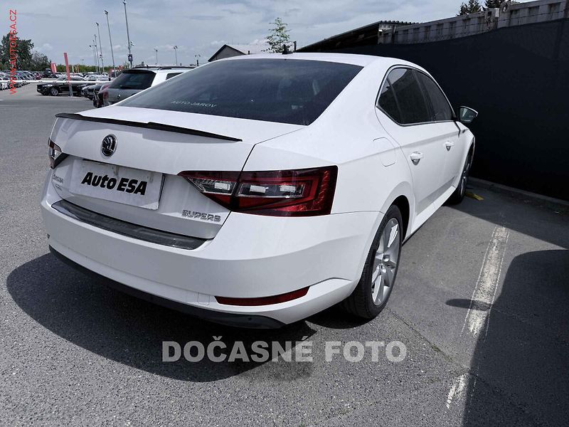 Škoda Superb (2016) 2.0tdi, AT, navi, bixen - fotka 2 z 3