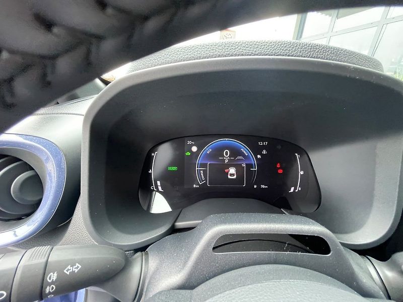 Toyota Aygo 1.5 Hybrid automat Style - fotka 18 z 27