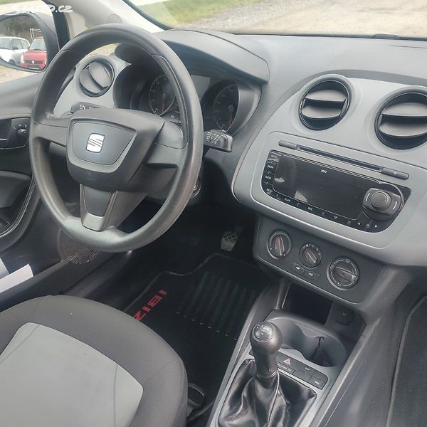 Seat Ibiza KRÁSNÁ,65KM,SERVISKA,1MAJ71LET - fotka 9 z 23