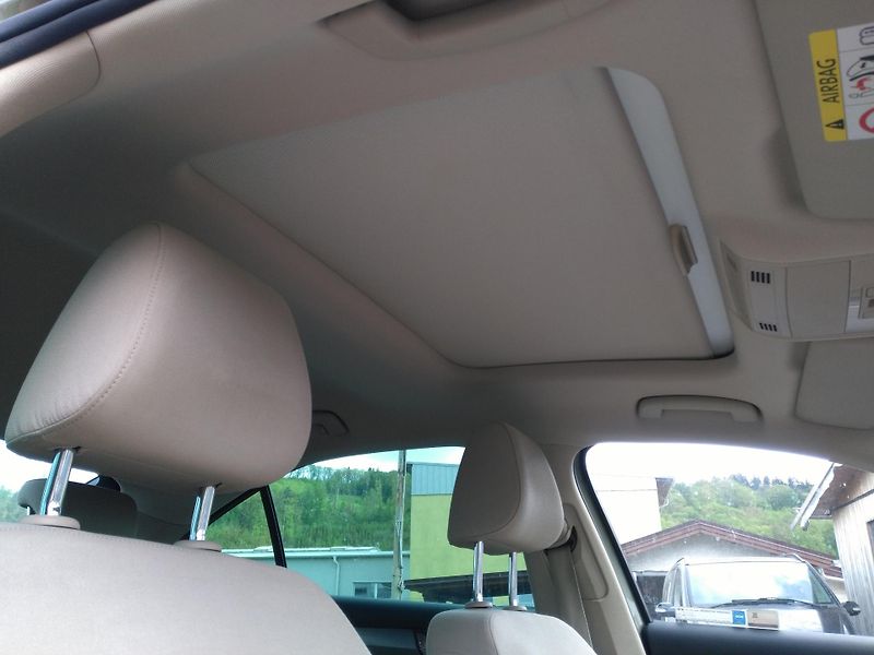 Škoda Superb 2,0 TDI /110 kW/ - fotka 30 z 33