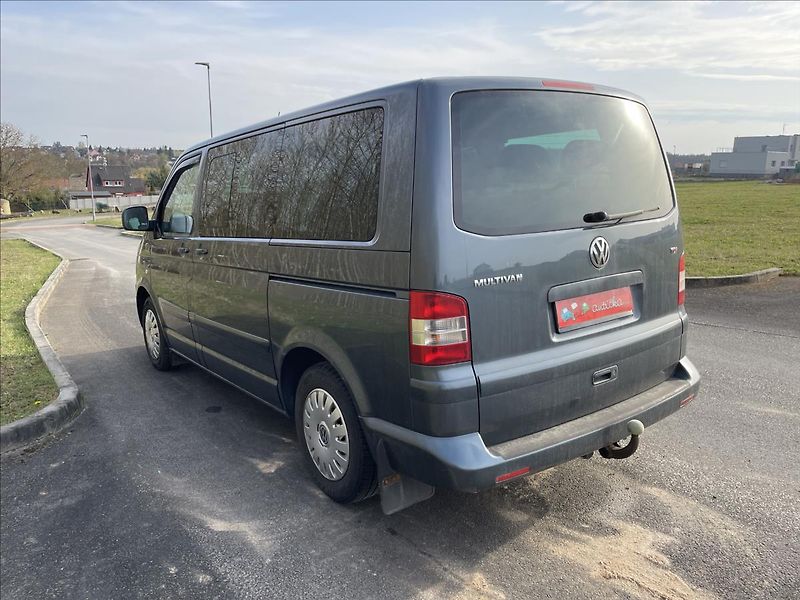 Volkswagen Multivan 2,5 TDI 95kW*tažné*aut. klima* - fotka 7 z 40