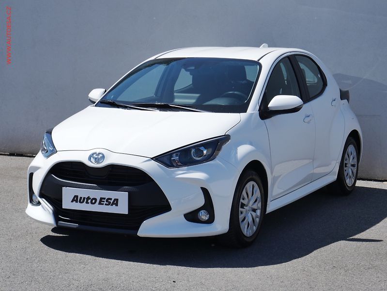 Toyota Yaris (2023) 1.5i, 1.maj,ČR, Dynamic, AC - fotka 3 z 23