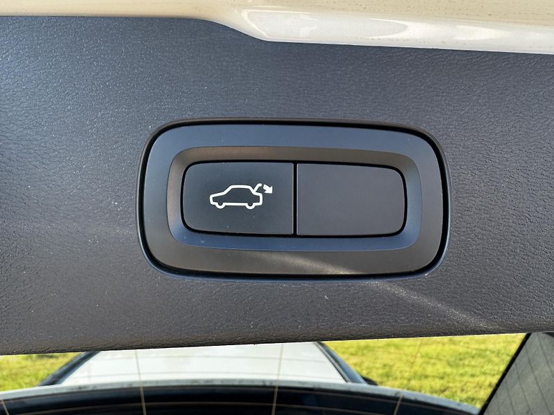 Volvo V60 (2019) Volvo V60 T5 R-Design | 184 kW - fotka 14 z 23