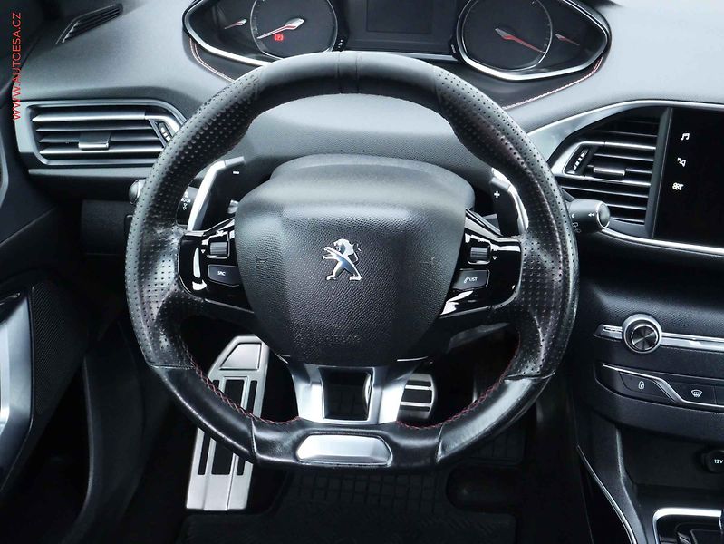 Peugeot 308 (2019) 1.5 HDi, 2.maj,ČR, AT, navi - fotka 14 z 16