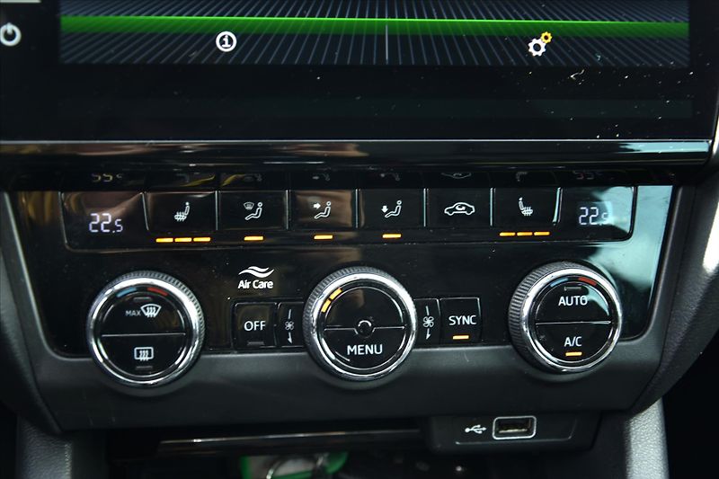 Škoda Octavia 2.0TDI 110kW STYLE+ SERV.KNIHA - fotka 27 z 30