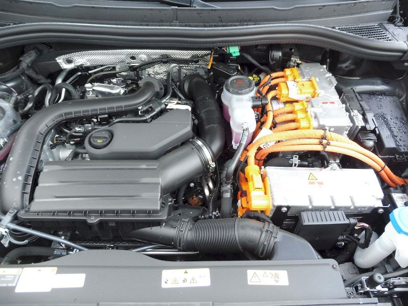 Volkswagen Tayron (2026) People 1,5 TSI 150kW eHybrid - fotka 25 z 29