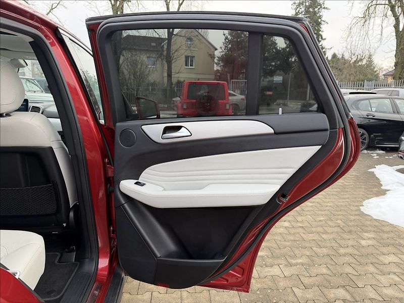 Mercedes-Benz GLE 350d Coupe 4Matic - fotka 29 z 31