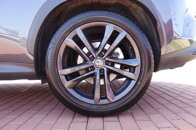 Lexus NX 350h NX350h Prestige 4x4 - fotka 9 z 37
