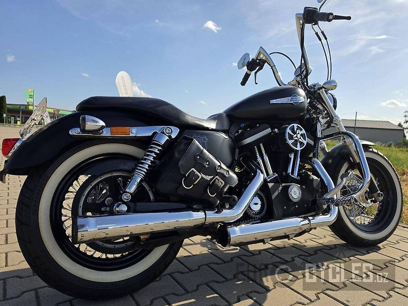 Harley-Davidson (2012) XL 1200 CB Sportster Custom Li - fotka 8 z 20