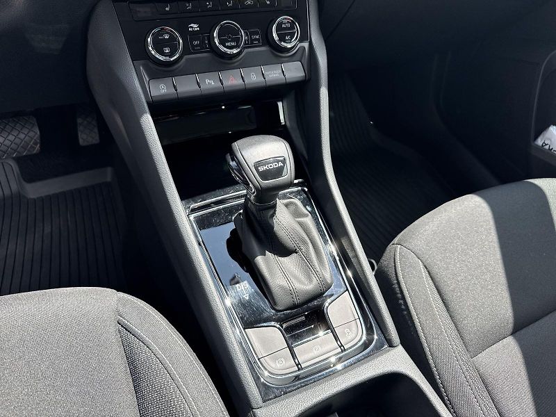 Škoda Karoq (2024) 1.5 TSI DSG Selection - fotka 25 z 33