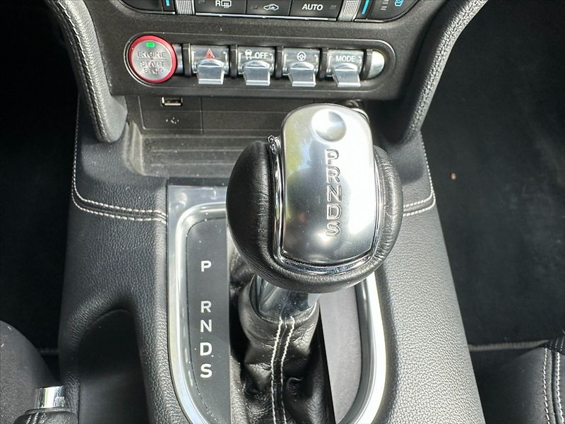 Ford Mustang 5,0 V8 331kW - CZ - AUTOMAT - fotka 25 z 42