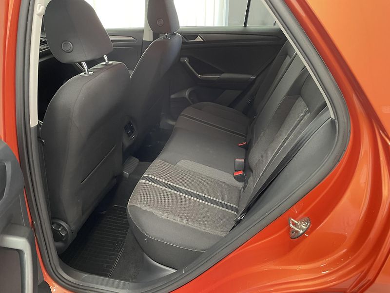 Volkswagen T-Roc 1.5 TSi 110 kW 6M ČR ACC LED  - fotka 18 z 27
