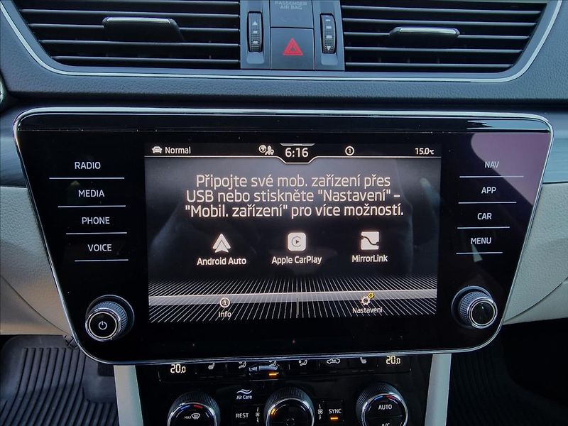 Škoda Superb 2.0TDI DSG Style,ČR,1.Majitel - fotka 28 z 50