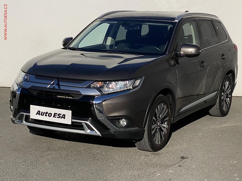 Mitsubishi Outlander (2019) 2.0MiVEC, AT, +ALU, navi, TZ - fotka 3 z 17