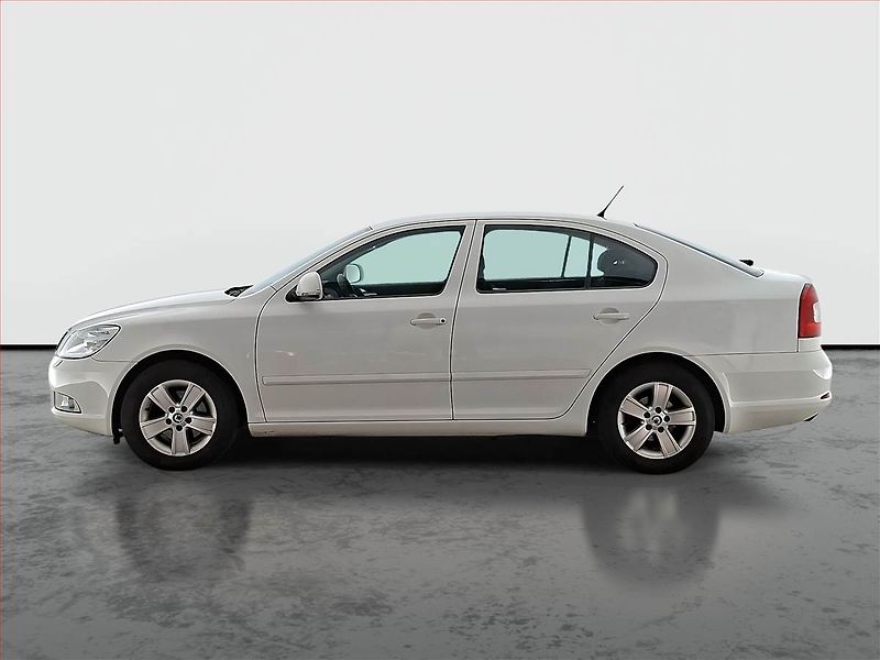 Škoda Octavia (2010) 1.6 TDI, Xenony, Tempomat - fotka 3 z 17