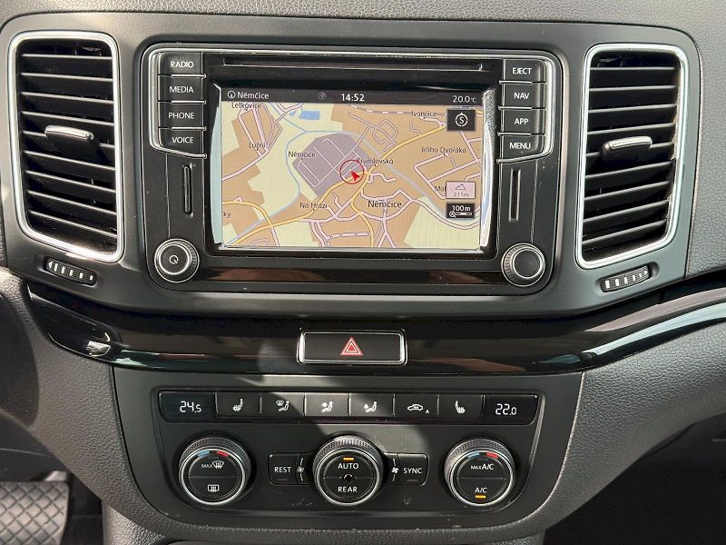 Volkswagen Sharan (2017) 2.0 TDI 135 kW DSG 4x4 - fotka 17 z 23