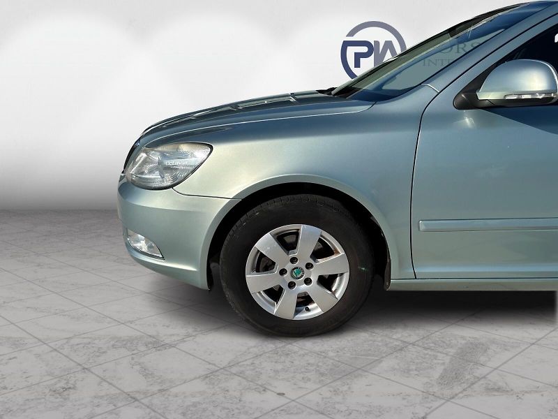 Škoda Octavia 1.6 MPi 75kW Ambiente Plus - fotka 10 z 29