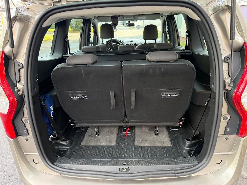 Dacia Lodgy 1,6 i / 7-míst / 1.maj./ ČR /  - fotka 14 z 24