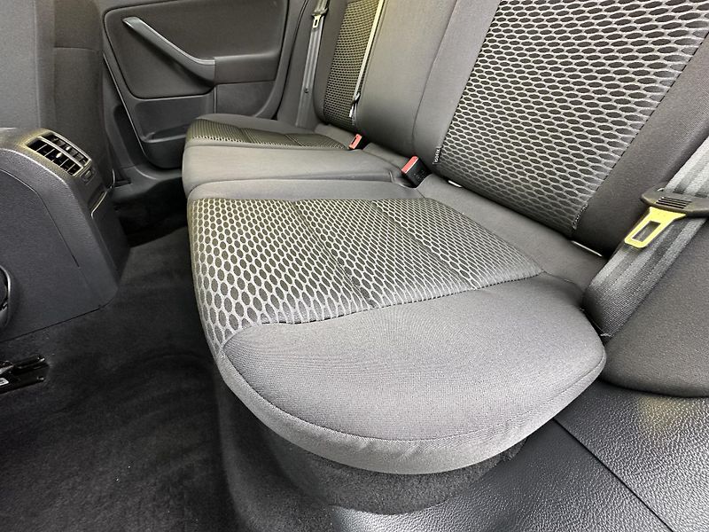 Volkswagen Golf (2012) KOMBI 1.6TDI/77kW *KLIMA*1.Maj - fotka 21 z 30