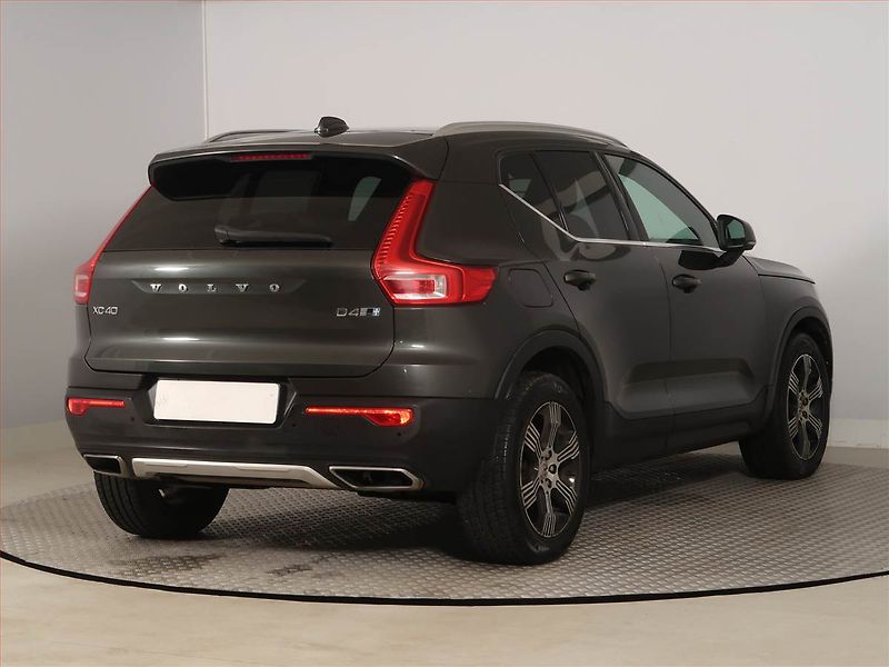 Volvo XC40 (2018) Inscription D4 AWD, 4X4 - fotka 5 z 17