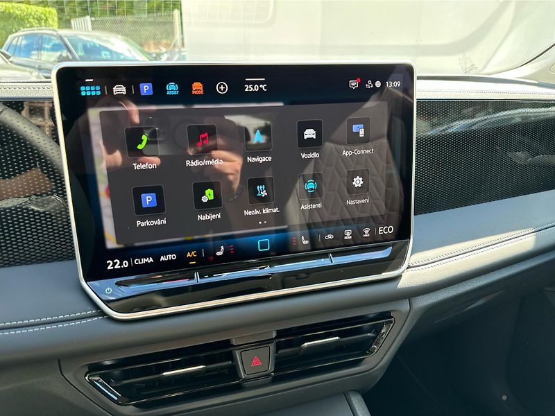 Volkswagen Tiguan People 1,5 TSI 150 kW eHybrid - fotka 14 z 24