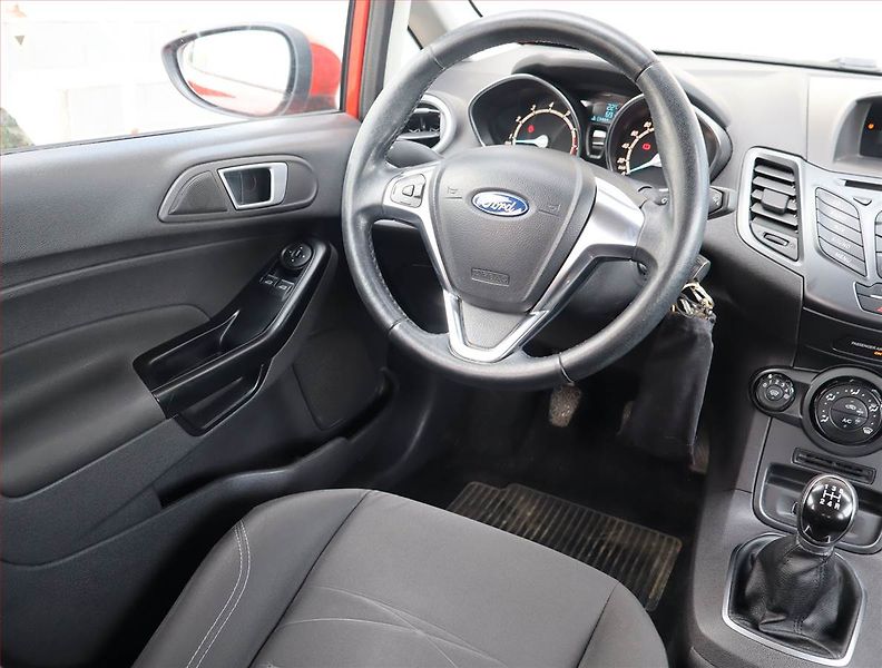Ford Fiesta (2015) 1.25, Vyhř. sedaček - fotka 7 z 14