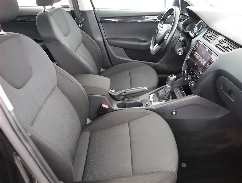 Škoda Octavia (2017) 1.6 TDI, Automat, Serv.kniha - fotka 7 z 17