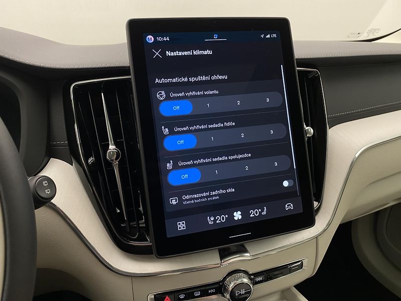 Volvo XC60 T8 AWD RECHARGE DARK ULTRA CZ - fotka 45 z 66