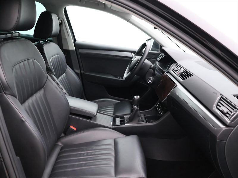 Škoda Superb 1.6 TDI Style+ Navi Tažné - fotka 11 z 28