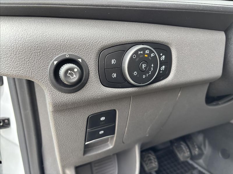 Ford Transit 2,0 EcoBlue 121kW L4 DPH - fotka 22 z 43