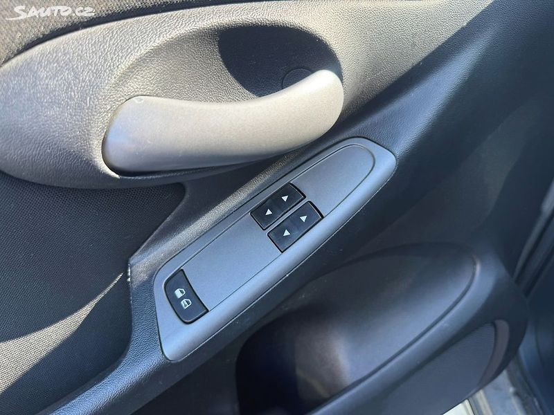 Fiat Stilo (2007) 1.4i, 70kw Původ ČR Nová STK - fotka 13 z 17