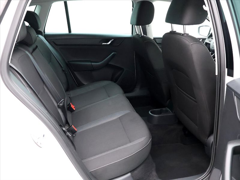 Škoda Rapid 1,2 TSI 77kW Xenon 1.Maj. - fotka 11 z 33