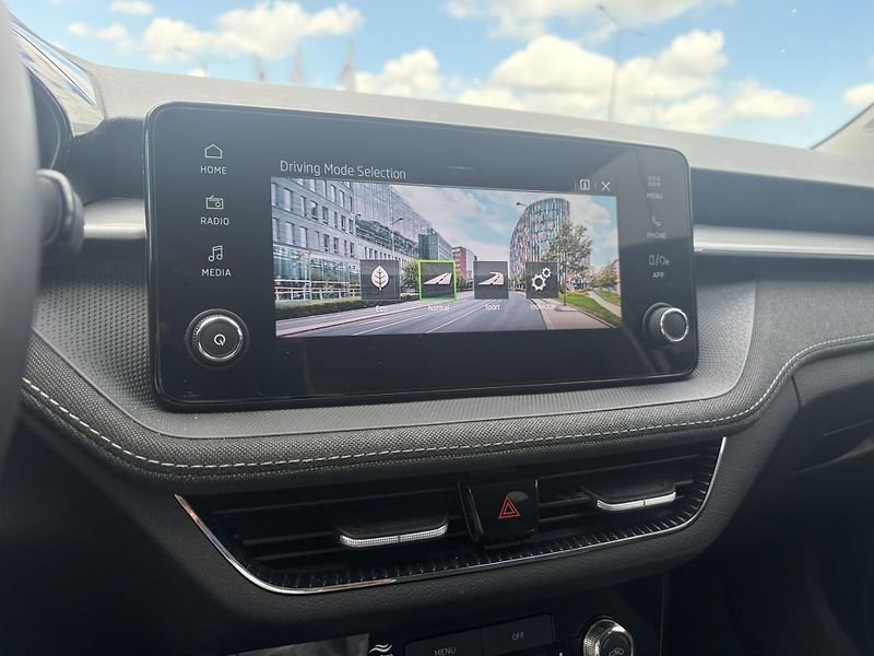 Škoda Fabia 1.0TSi 85kW Top Selection - fotka 19 z 23