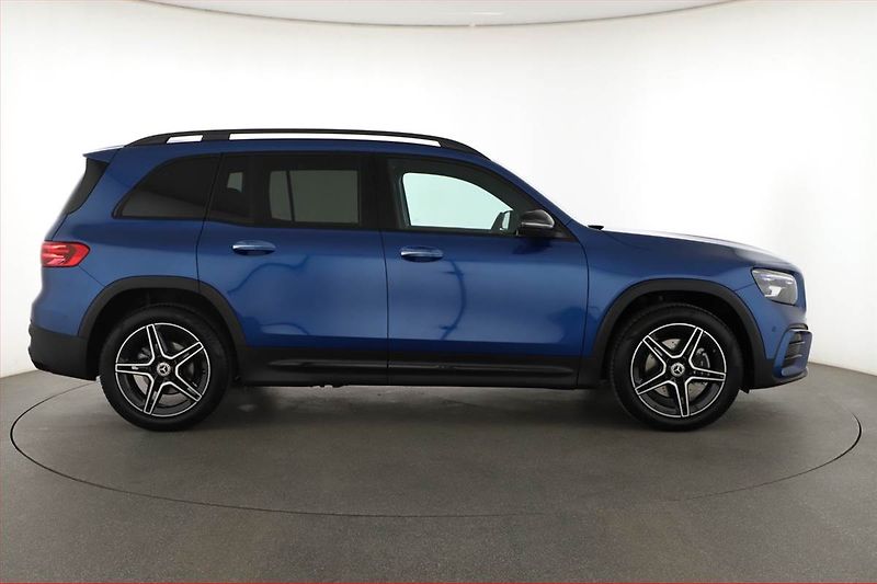 Mercedes-Benz GLB (2025) 200 d, AMG Line, Navigace - fotka 6 z 25